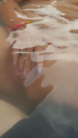 VID_20230827_182214_072602.mp4